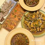 一家做正宗潮汕生腌的店,平时不怎么吃生腌这个品类