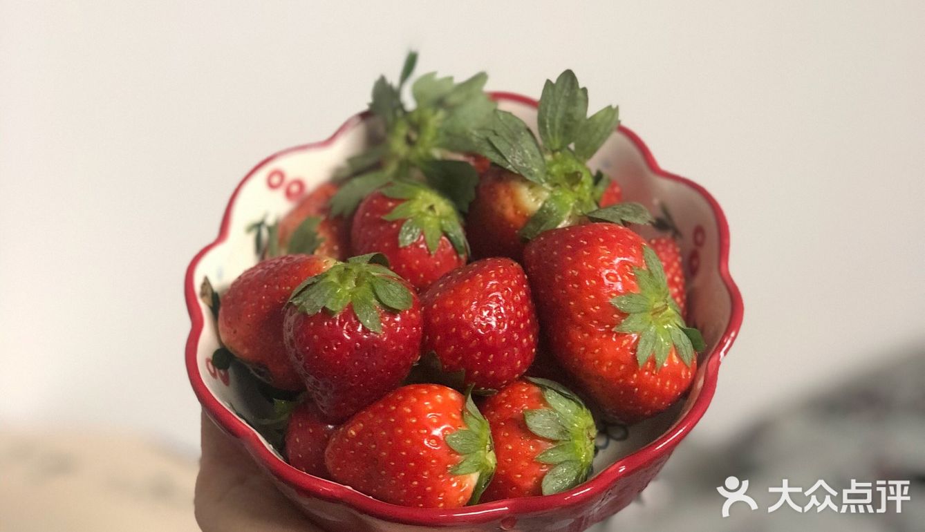 嘻嘻嘻好吃满足！一定要加蚝油炒 车厘子和草莓！