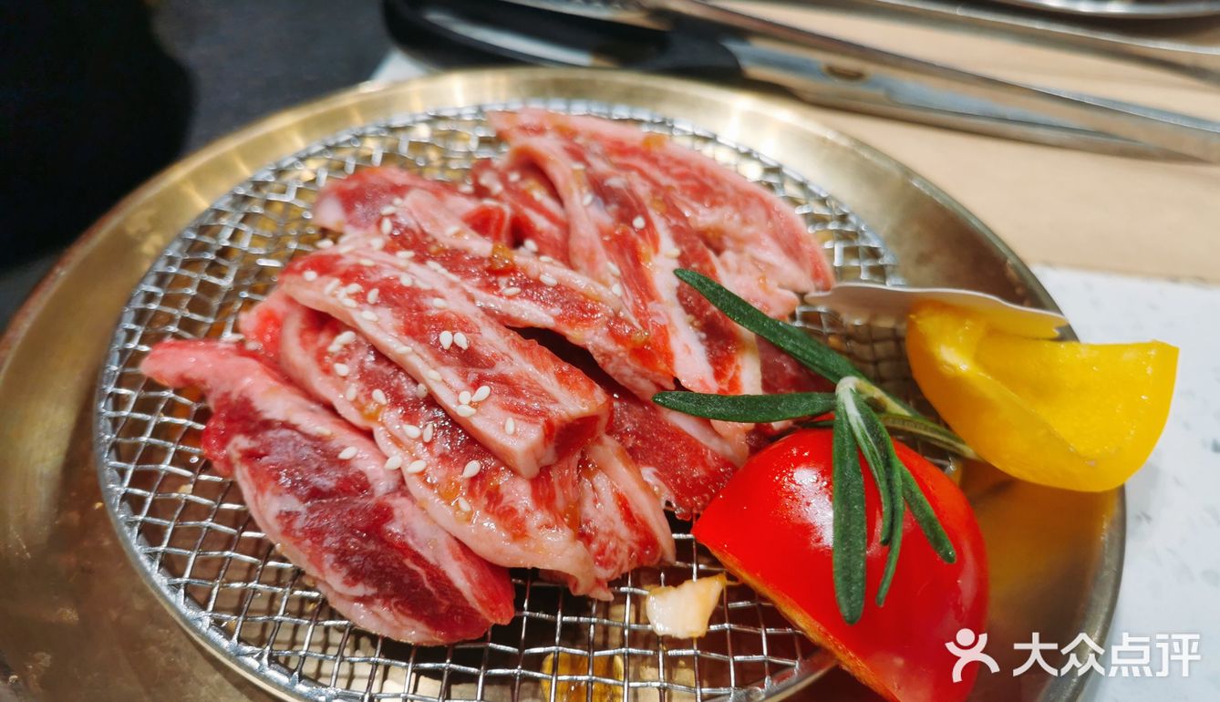 周末，来一顿铁桶烤肉吧