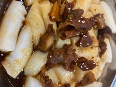 牛腩猪肠粉-强记鸡粥美食