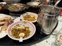 -帅巴人舅母子腊蹄民俗村