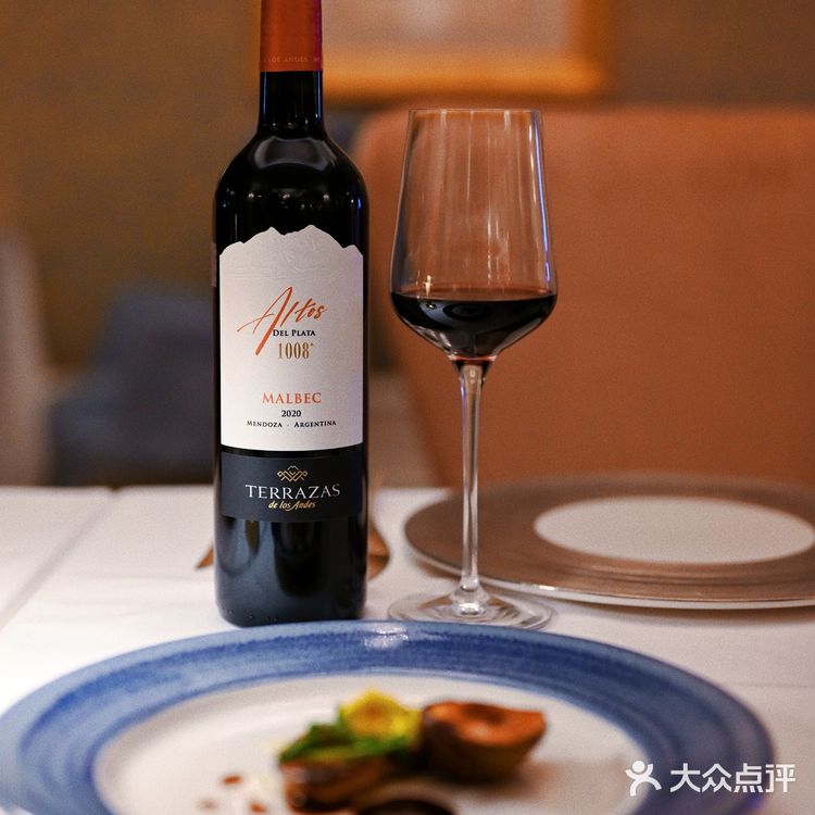 提前预订了TERRAZAS台阶红酒和酒店合作菜单