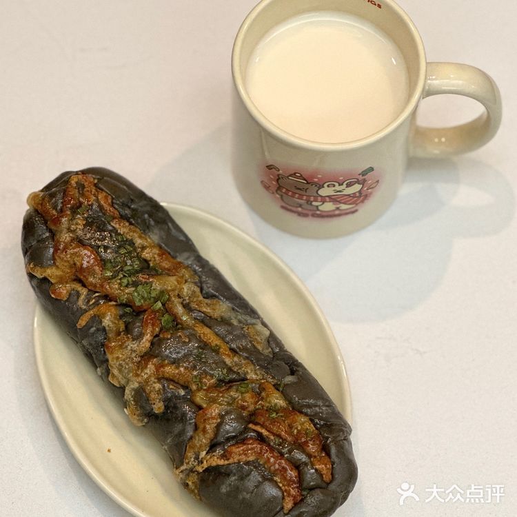 汕头｜这家面包店的黑芝麻爆浆吐司好吃到无语…… 