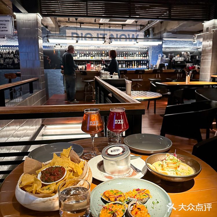 大连南山路这边的酒吧真的好爱