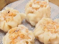 喜势首创蟹黄鲜虾烧卖-喜势点·糖沙翁手工茶点·本地人茶居(永庆坊店)