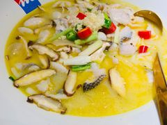 QQ酸汤鱼-蜜桃餐厅·伴山(湖滨商业街店)