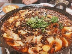 老铁锅秘制美蛙-鸿顺老铁锅美蛙鱼府(解放碑店)