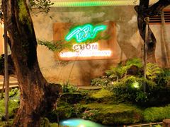 -Chom Cafe and Restaurant