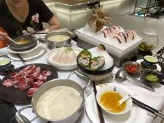 -红鼎豆捞·非遗鲍皇汤火锅(宝丰路店)