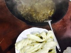 -粘豆包柴火铁锅炖