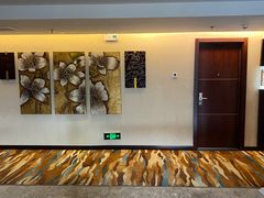 -昆明朗威酒店(昆明站火车站双桥夜市风情街店)