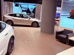 -TESLA 特斯拉(上海太古汇体验店)