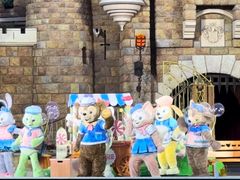 -小镇影院迪士尼小熊Duffy与他的朋友合影地