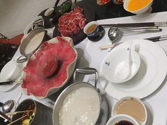 -红鼎豆捞·非遗鲍皇汤火锅(宝丰路店)