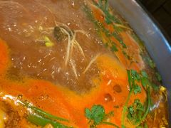 -野山舂·贵州现舂酸汤火锅(鸿通城店)