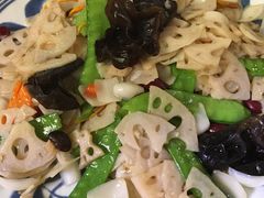 鲜百合炒莲藕-龙桥私厨·姜花菊花过桥鱼·顺德菜(容桂店)