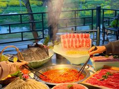 -茅草房·河畔园林火锅