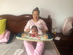 -爱的果实月嫂育婴师(世纪东方店)