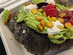 爆浆开心果牛角包-BUTTERFUL&CREAMOROUS 黄油与面包(中山公园龙之梦店)