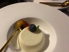 -MONICH牛排融合餐厅(和义大道购物中心店)