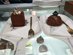 -UNI UNI(环亚凯瑟琳店)