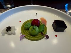 阿胶猪手&nbsp;樱桃鹅肝&nbsp;马踏湖脆藕配鱼子酱&nbsp;橄榄甜蜜豆-泉客厅Spring Pavilion 中餐厅