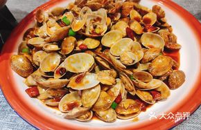 Spicy Stir-fried Clams in Large Plate