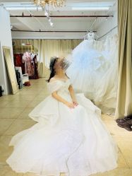 -月月婚纱礼服仓储店(王府井店)