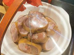-帅巴人舅母子腊蹄民俗村