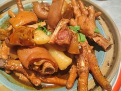 砂锅焗猪蹄凤爪-吕氏焗小鲜•海鲜青岛菜(八大关店)