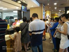 等位区-麦当劳(杭州西湖银泰百货店)