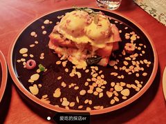 烟熏三文鱼班尼迪蛋-TiKi餐厅酒吧