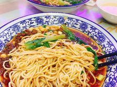 -渝之汇牛肉豌杂面
