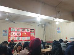 大堂-老字号杨坡红油米线腊汁肉夹馍(东四道巷店)