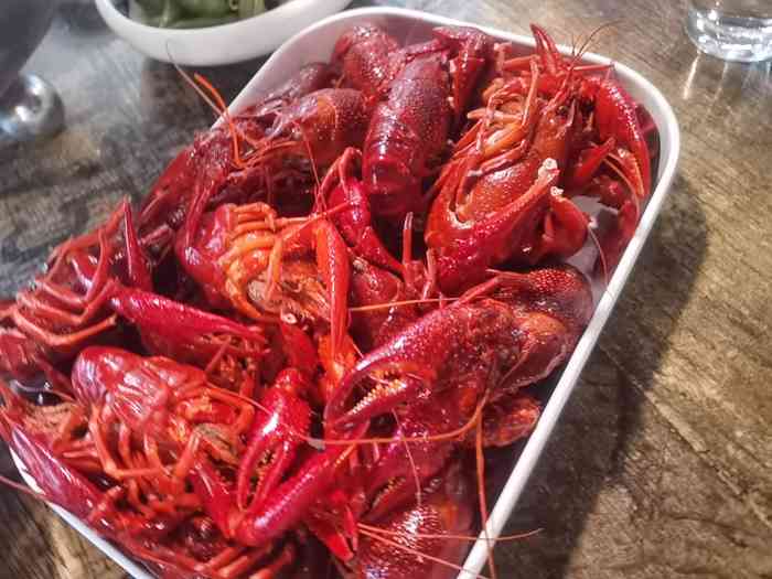 鄞江桥头龙虾(凯旋店)-"今年的第一次龙虾聚会就选在迪赛明天广场的.