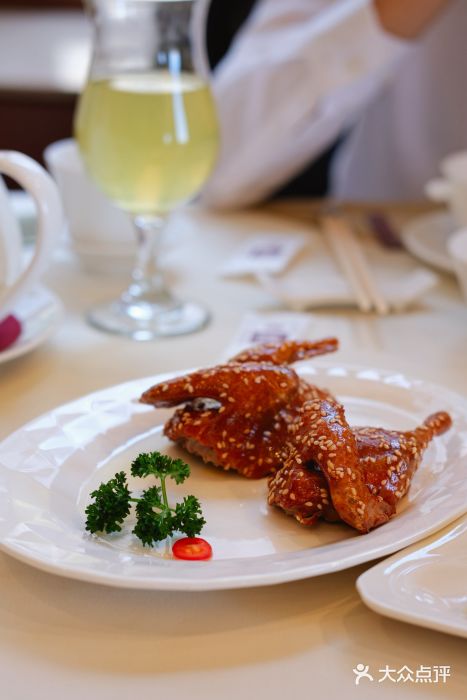 利苑酒家(金宝店)玻璃脆皮乳鸽图片