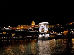 -多瑙河畔鞋履雕塑