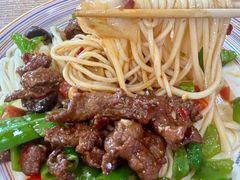 -歹歹的加个面过油肉拌面