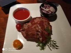 香煎牛仔扒配香草番茄汁-绿茵阁牛扒餐厅(客村店)