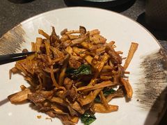 盐焗菌菇-丝路金桃·新疆菜(徐汇店)