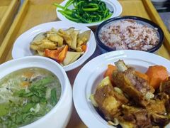 -喜鹊愉家酒店(郑州曼哈顿博览中心地铁站店)