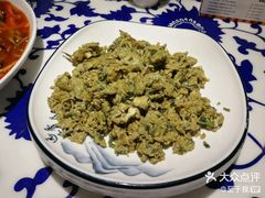 香椿炒本鸡蛋-印巷里主题餐厅(马鞍山店)