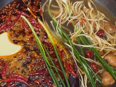 -茅草房·河畔园林火锅