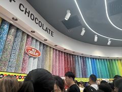 -m豆巧克力世界(上海世茂广场店)