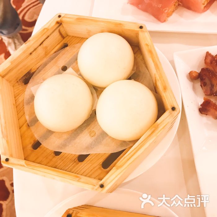 广州酒家(临江大道店)南瓜流沙包图片 - 第1张