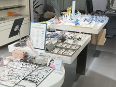 -视野联行眼镜•蔡司•依视路(温江店)