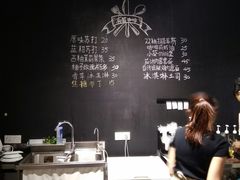 -有猫主题·治愈系猫咖(曾厝垵店)