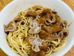 -松树干拌面店
