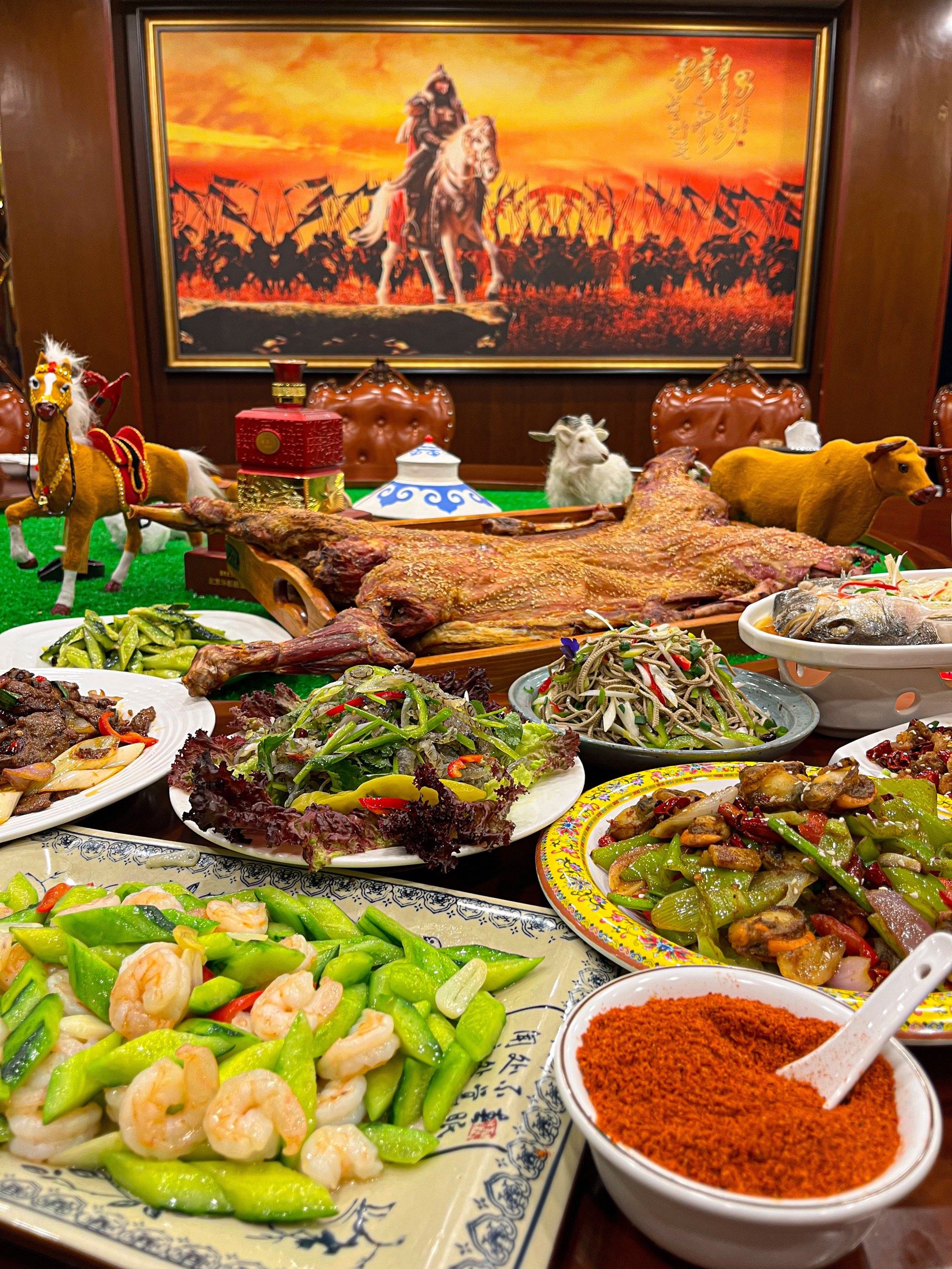 卧卧卧cal!这烤全羊宴也太太上头了吧!