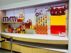 -m豆巧克力世界(上海世茂广场店)